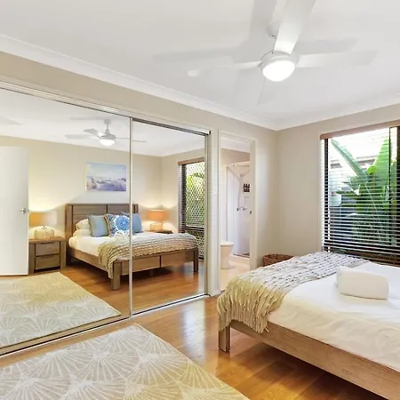 Pet Friendly 5 Bedroom Family Home W Pool At Caloundra Caloundra West Exterior photo
